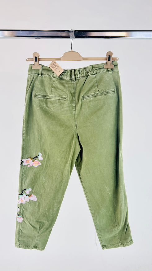 Pantaloni affusolati con ricamo fiori