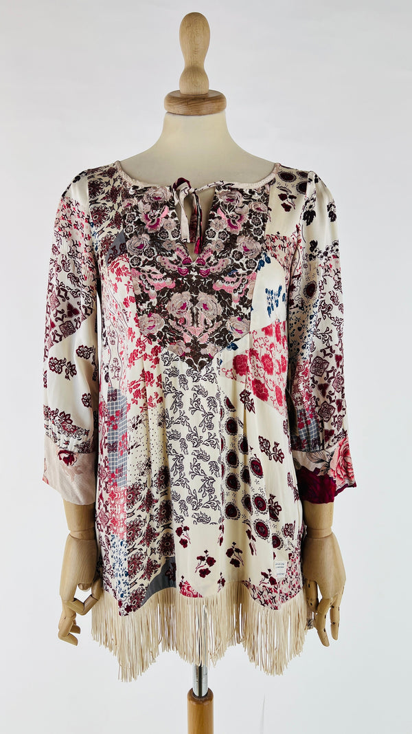 Blusa fiori con ricami e frange