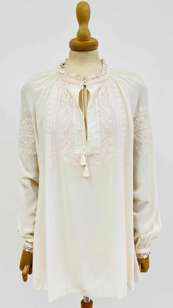 Camicia ricamata con cartellino