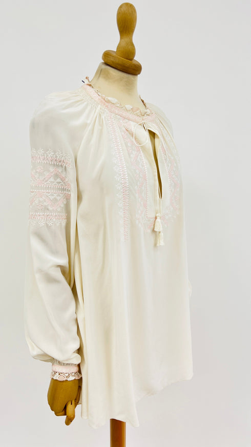 Camicia ricamata con cartellino