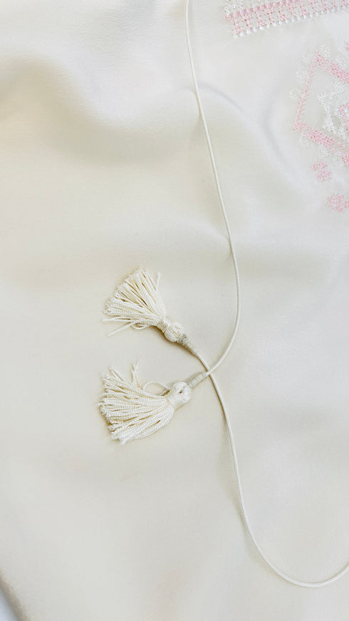 Camicia ricamata con cartellino