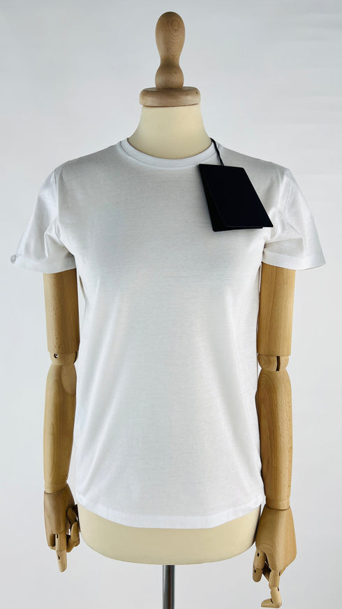 T-shirt basica con cartellino