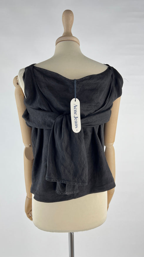 Top concettuale in lino