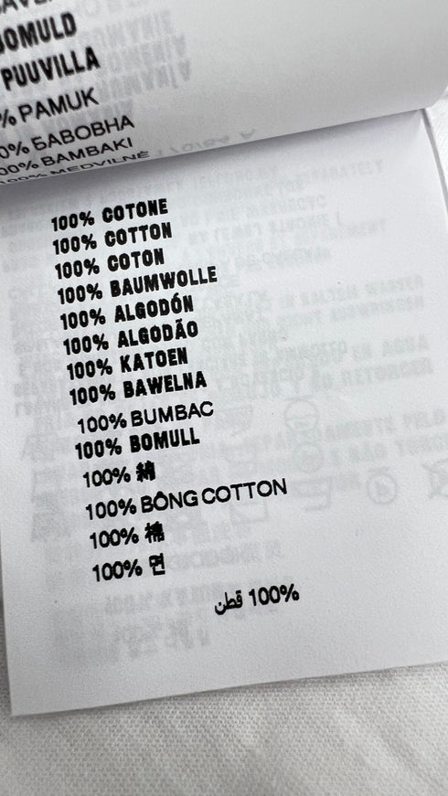 T-shirt basica con cartellino