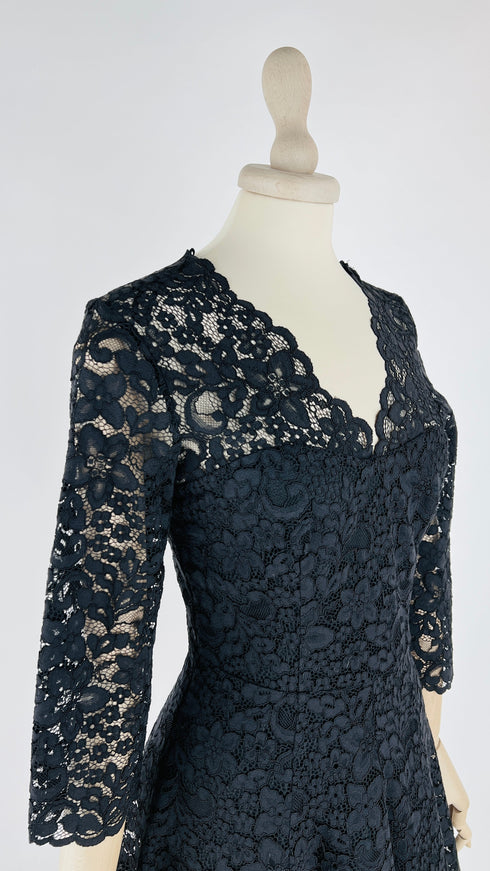 Abito corto in pizzo nero