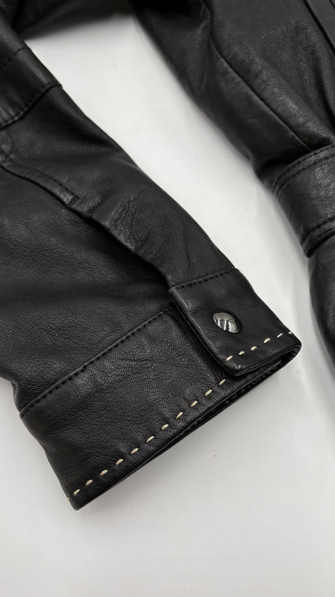 Biker in pelle nero