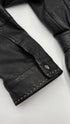Biker in pelle nero