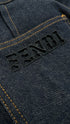 Jeans logo traforato