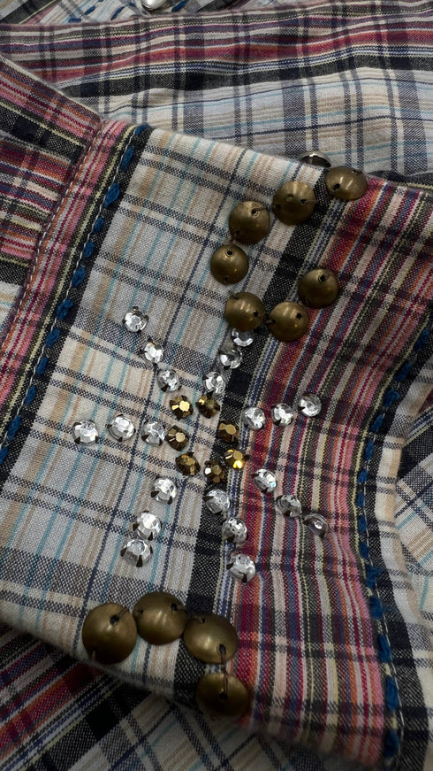 Camicia tartan con ricami e appliqués