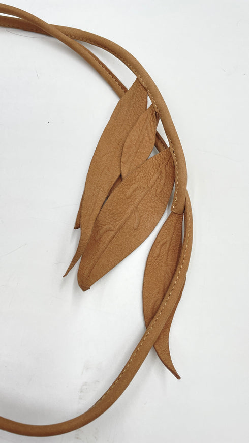 Cintura floreale in pelle