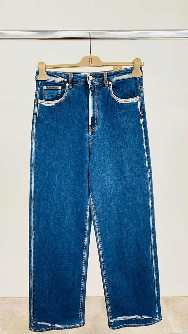 Jeans wide con cartellino